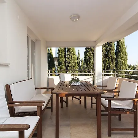 Apartment Ceja Near Sea
