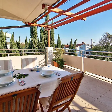 Apartment Ceja Near Sea *
