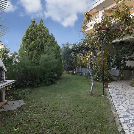 Apartment Ceja Near Sea