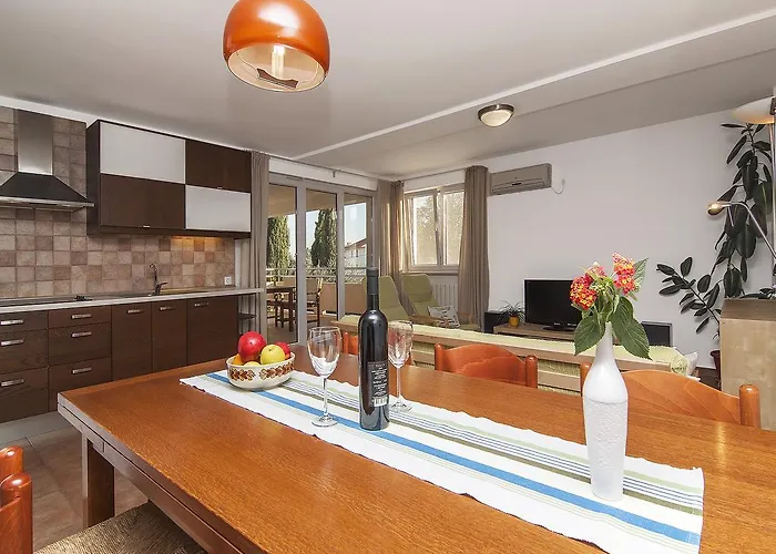 Apartman Ceja Near Sea *