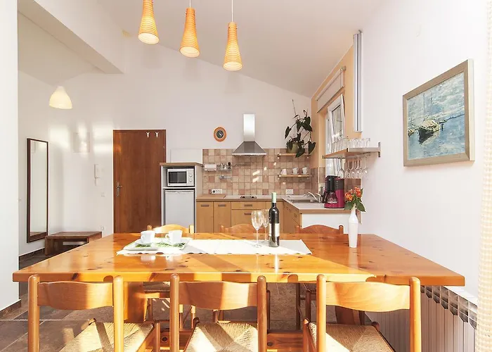 Apartman Ceja Near Sea *